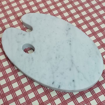 "Palette" cutting board in...