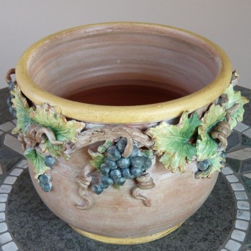 Cache-pot with branch "black grapes"
